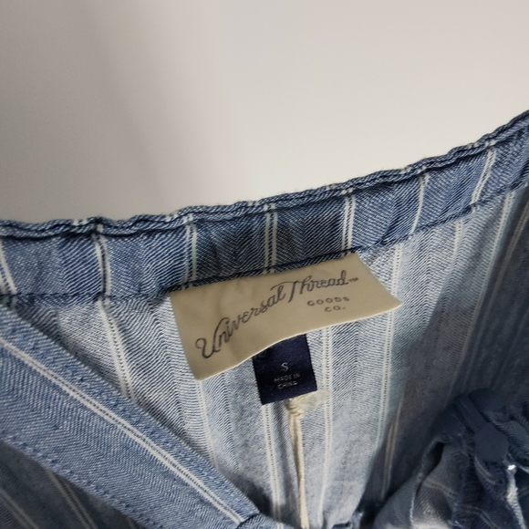 2 FOR 40 Universal Threads Jumper - Picture 2 of 7